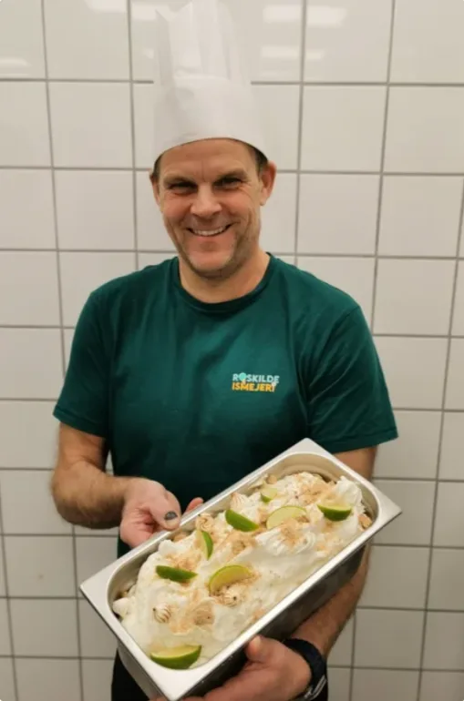 Ismager fra Roskilde Ismejeri med hjemmelavet islagkage